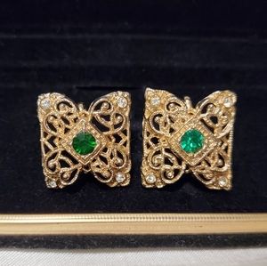 3/30❗️Georgeous Vintage Earrings ~ Gold Tone Green Earrings ~ Vintage Jewelry